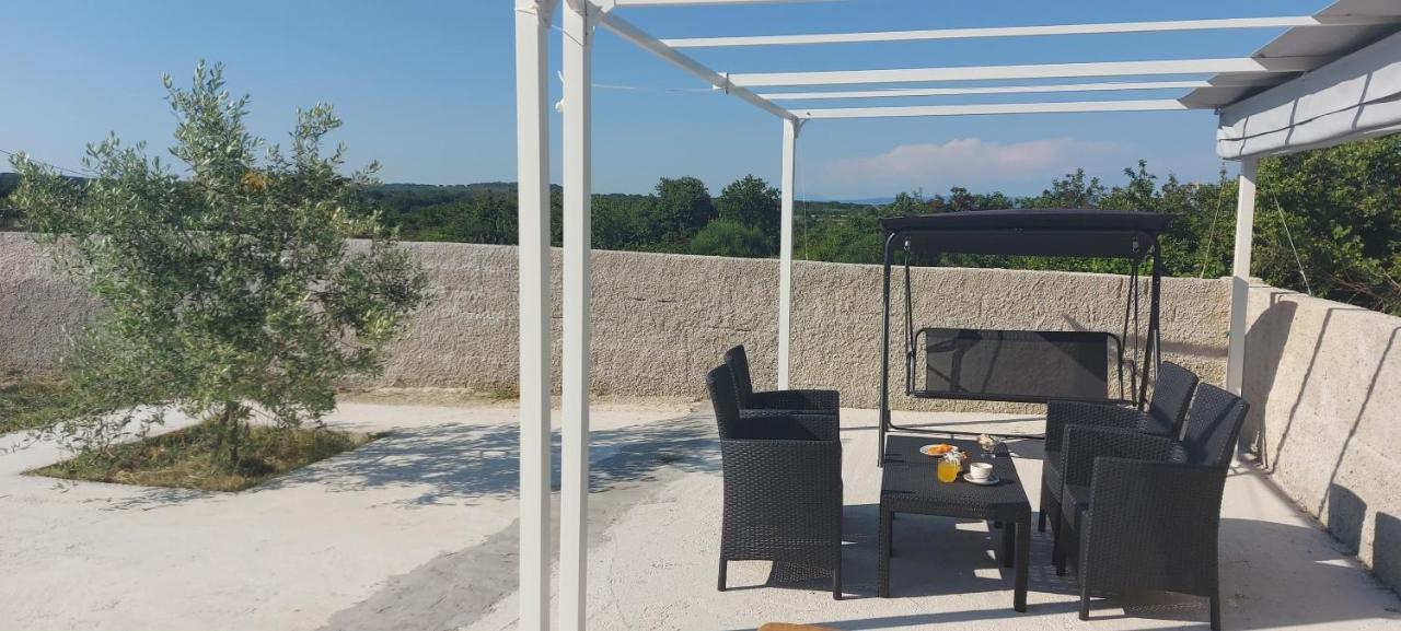 Apartment Silvija Ližnjan エクステリア 写真