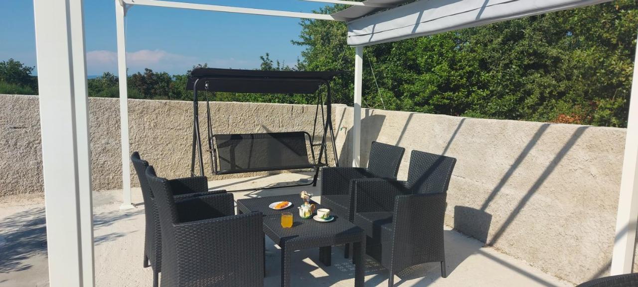 Apartment Silvija Ližnjan エクステリア 写真