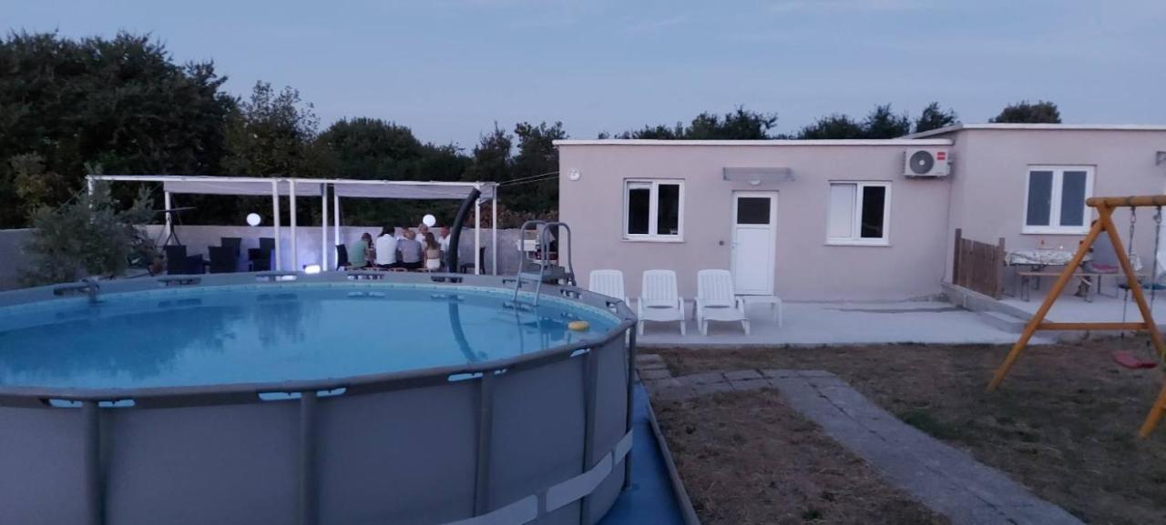 Apartment Silvija Ližnjan エクステリア 写真