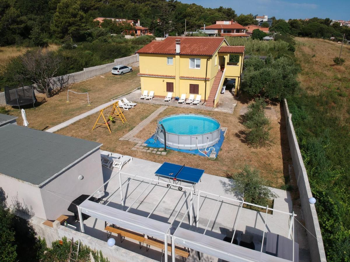 Apartment Silvija Ližnjan エクステリア 写真