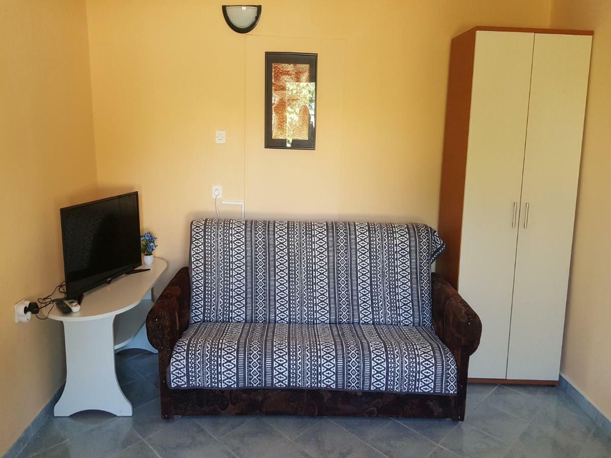 Apartment Silvija Ližnjan エクステリア 写真